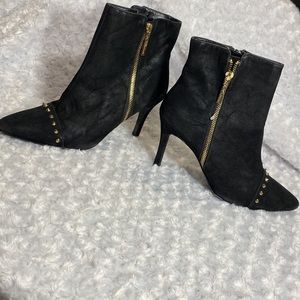 Nina New York black suede gold studded heeled ankle boots size 9